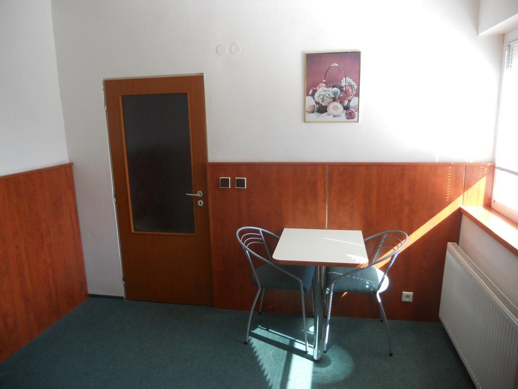Penzion Kaplna Habitación foto